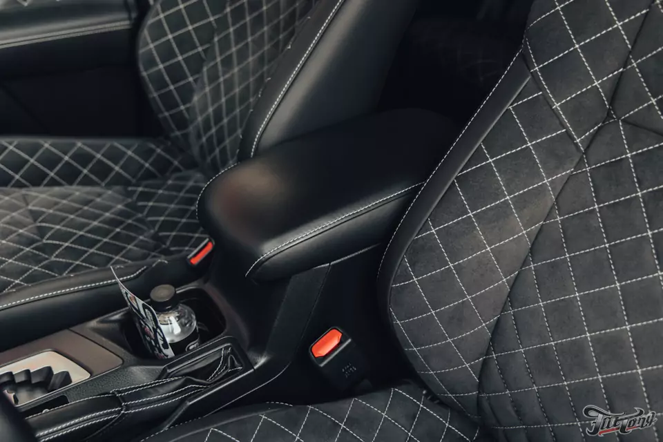 Предпродажная подготовка Toyota RAV4 в отделе детейлинга